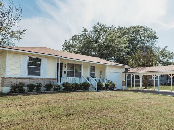 304 E Russell Ave, Bonham, TX 75418