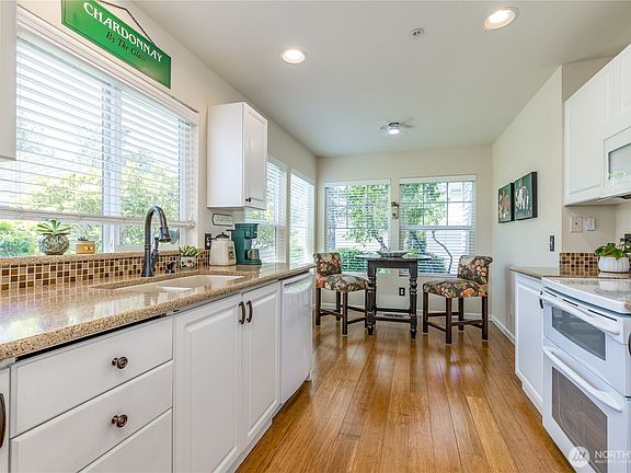 4th image of 6112 Nathan Way SE #D