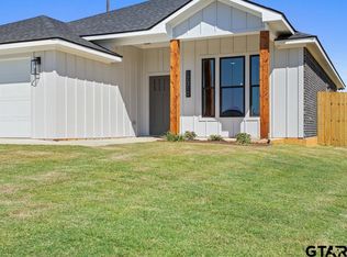 17310 Crossing Cir, Lindale, TX 75771