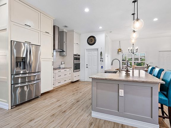 5th image of 114 SW Grimaldo Terrace