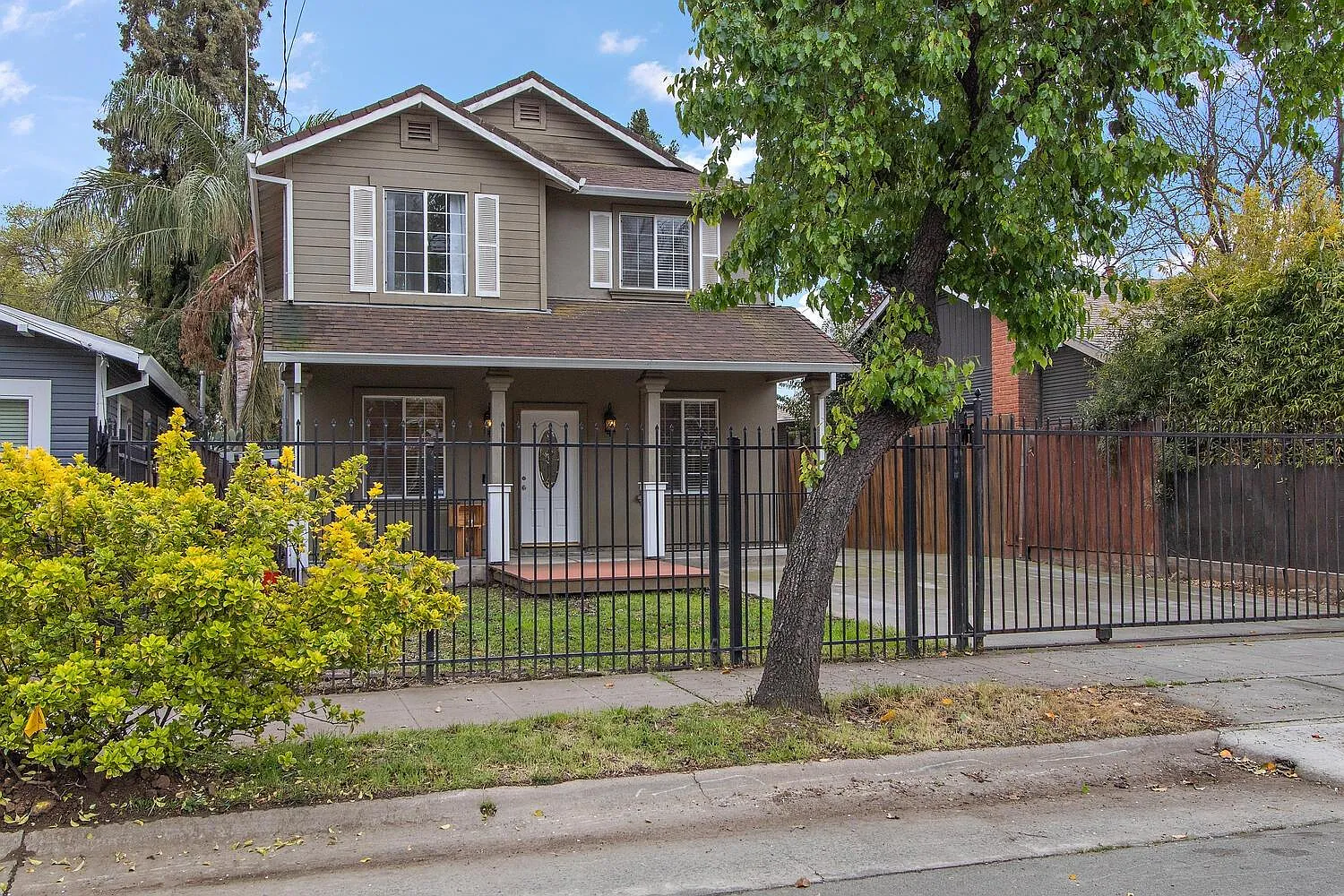3220 9th Ave photo 1