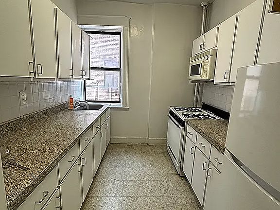 5th image of 30 Linden Blvd APT C6