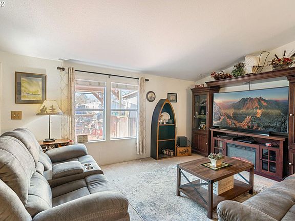5th image of 625 Creamery Creek Ln