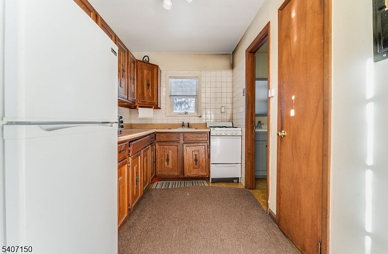 31st image of 50 Drakestown Rd