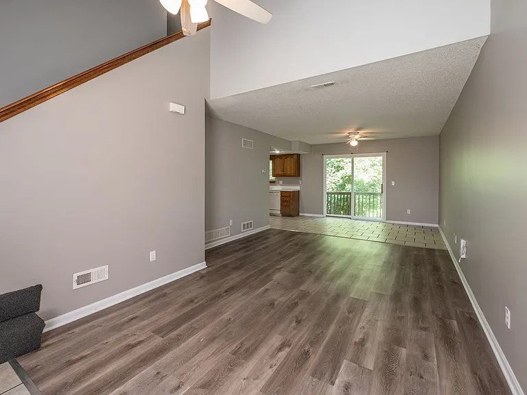 8906 NE 73rd Ct — Photo 2