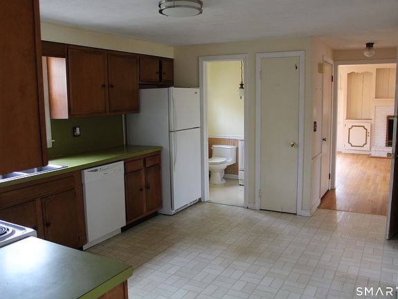 3rd image of 12 Sportsman's Hill Road