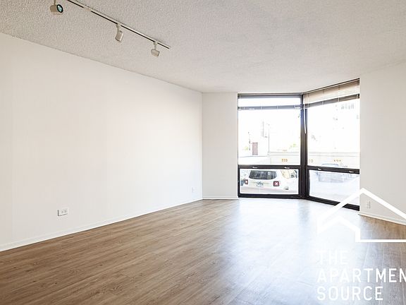 4th image of 1120 Lasalle St #19P