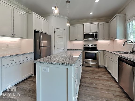 5th image of 8 Jellinger Cir