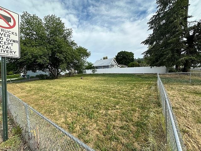 2nd image of 13819 E Wellesley Ave
