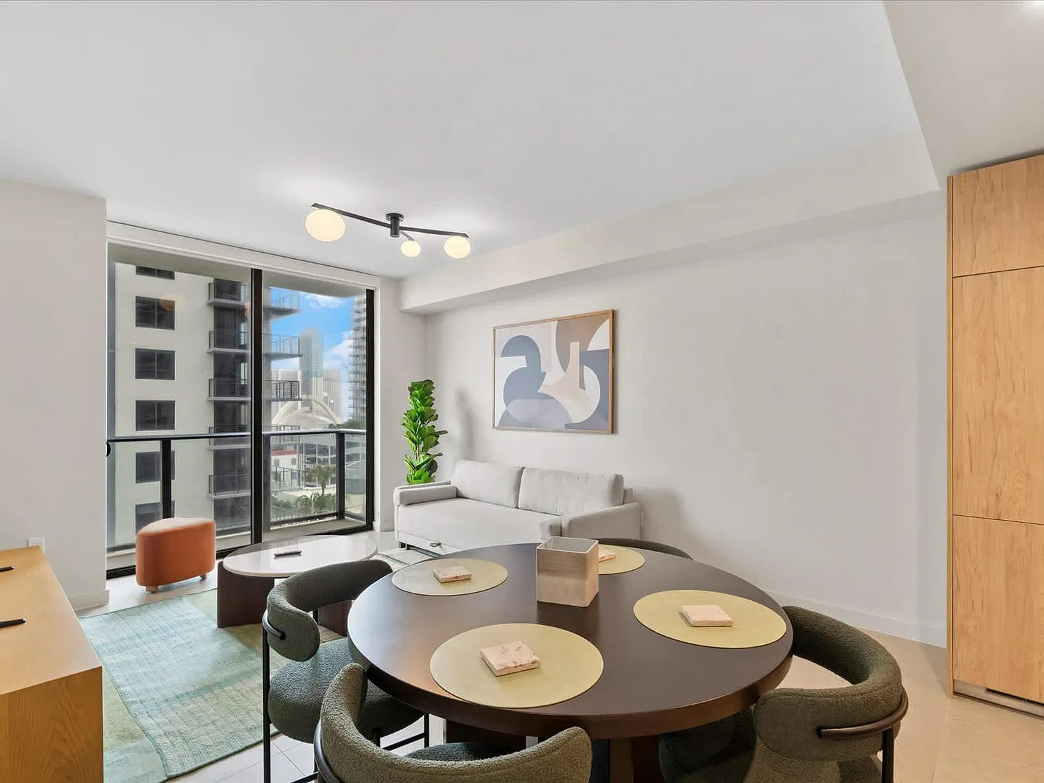 1 bed, 1.0 bath, 645 sqft, $2,268 — Photo 3