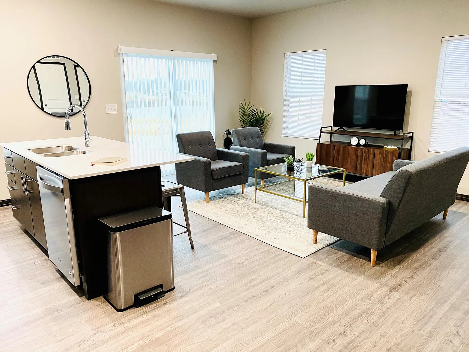 2 bed, 1000 sqft, $1,295 — Photo 3