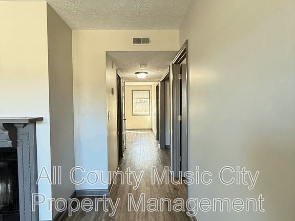 4th image of 3120 Creekwood Dr