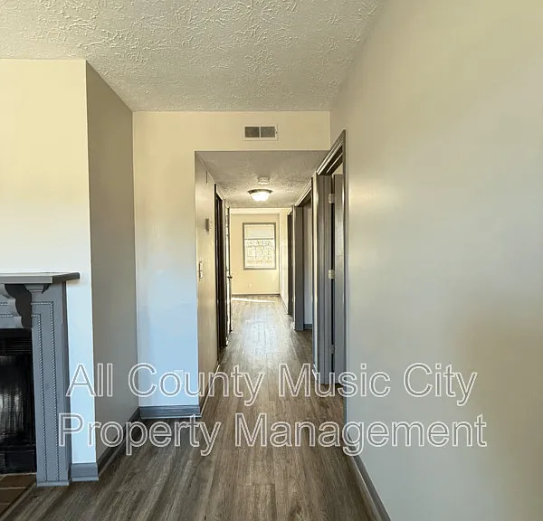 3120 Creekwood Dr — Photo 4