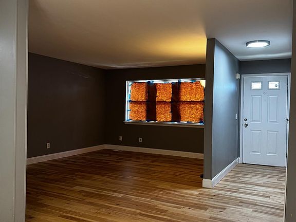 4th image of 93 Kensington Dr