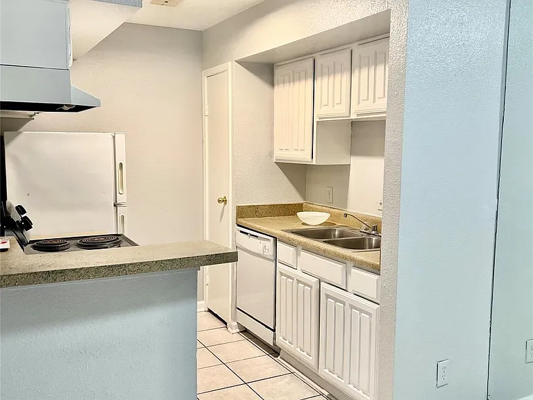 10202 Forum Park Dr #261 — Photo 12
