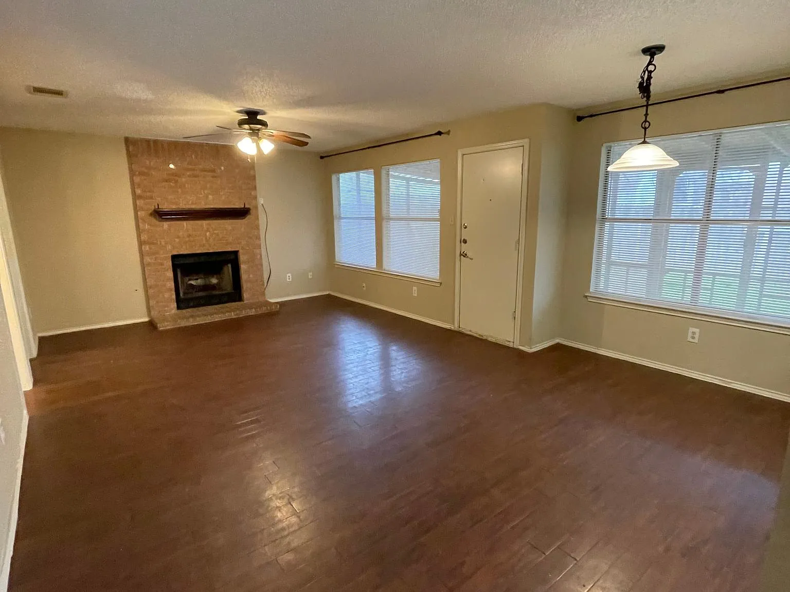 4 bed, 2.5 bath, 1796 sqft, $1,895 — Photo 3