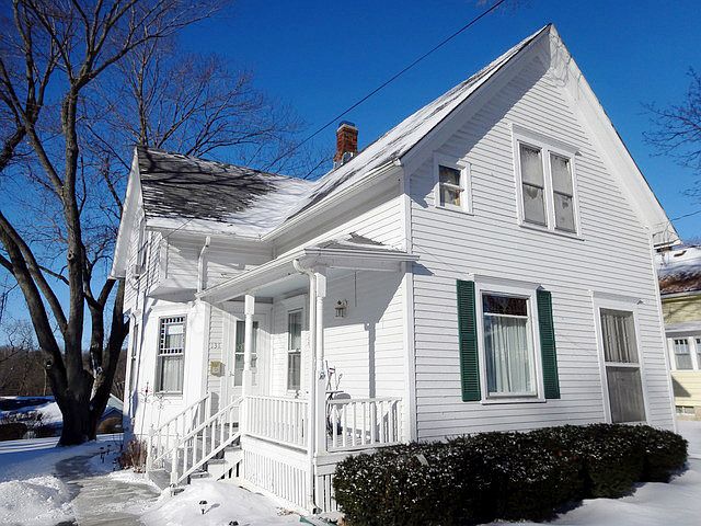2nd image of 131 N Wisconsin St