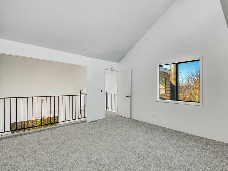 11525 SE Flavel St — Photo 8