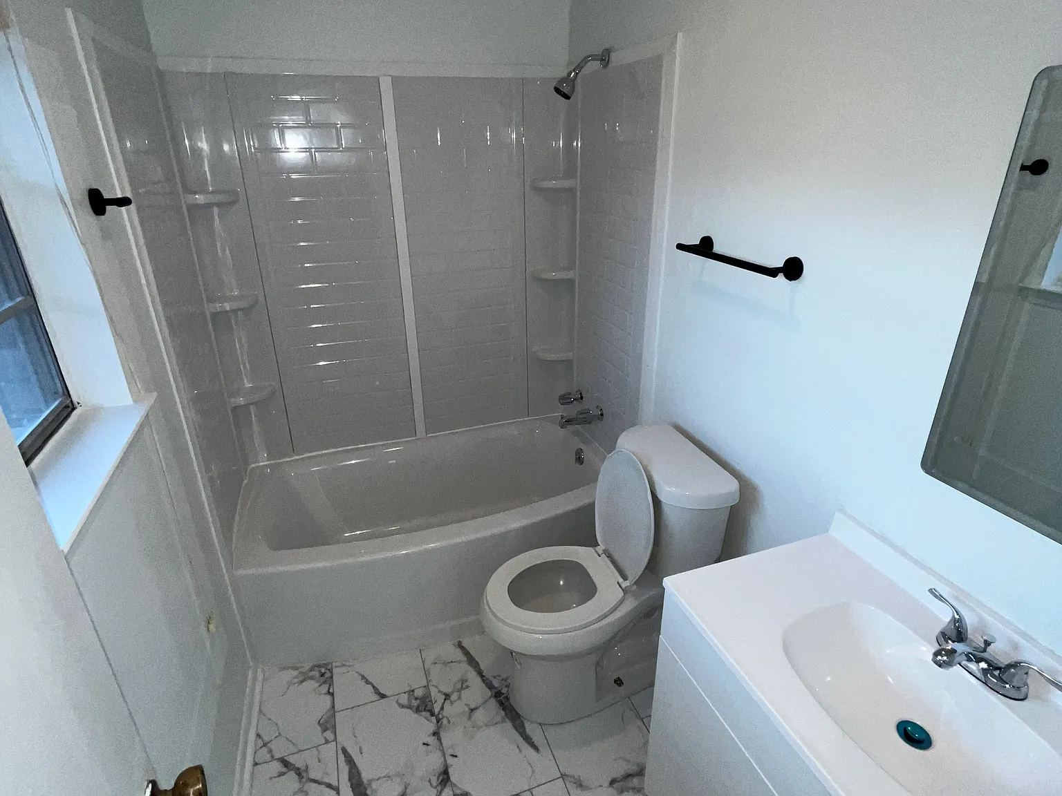 335 Sunny Dr — Photo 2