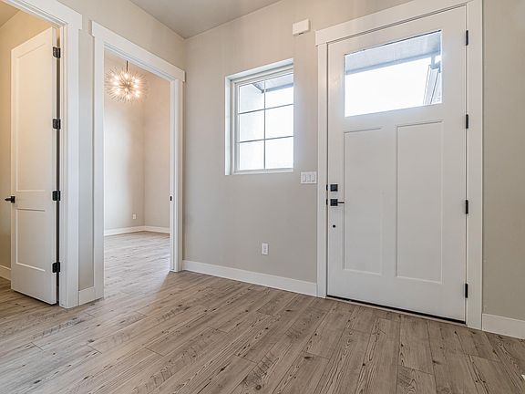3rd image of 357 Aiguille Dr