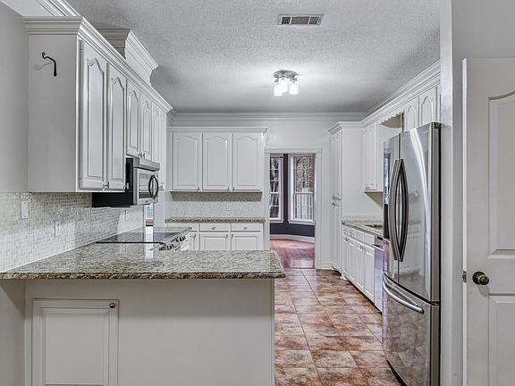 5th image of 120 Heritage Dr
