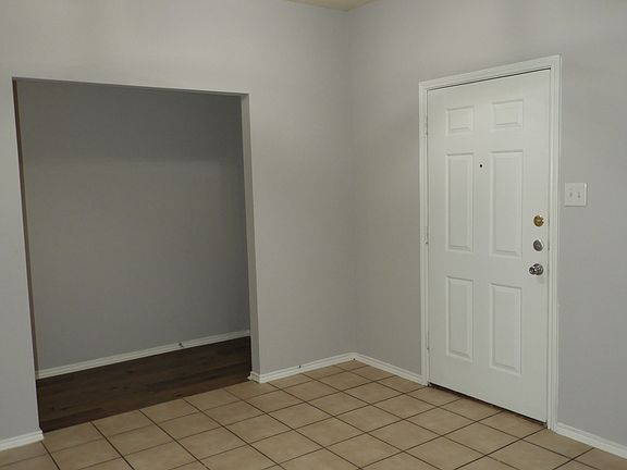 3rd image of 2016 Clinton Dr