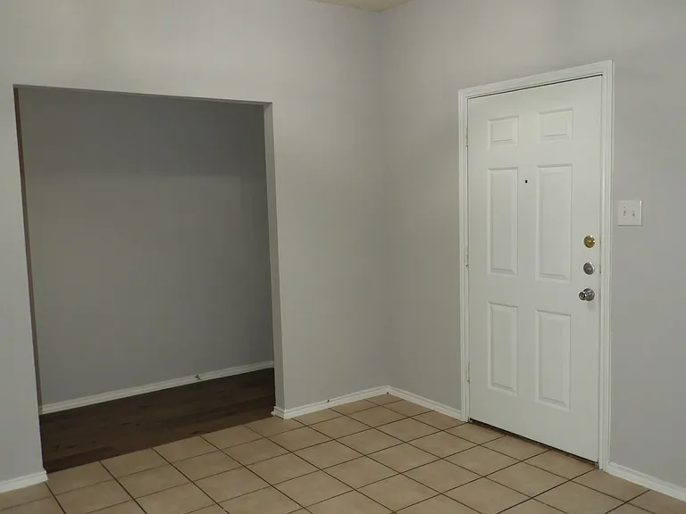 2016 Clinton Dr — Photo 3