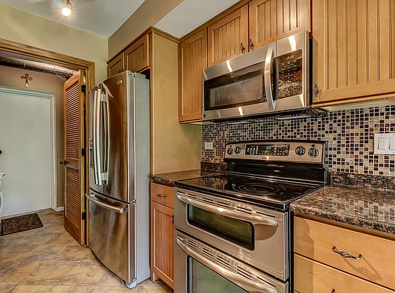 3rd image of 328 Carthage Ct Unit B