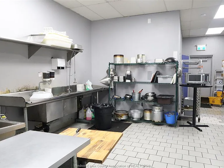 421 Sandwich St S #2 — Photo 11