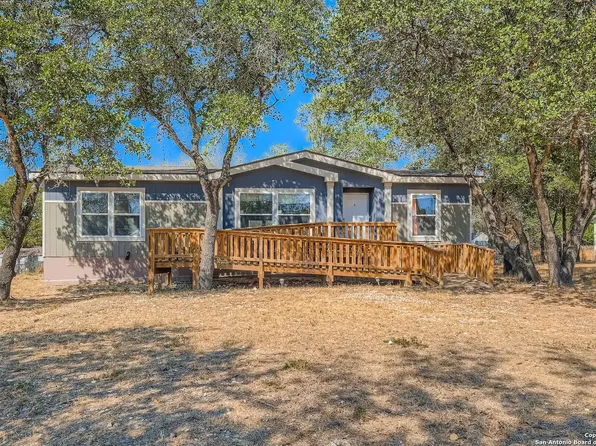 23011 Shady Forest Dr, Elmendorf, TX 78112