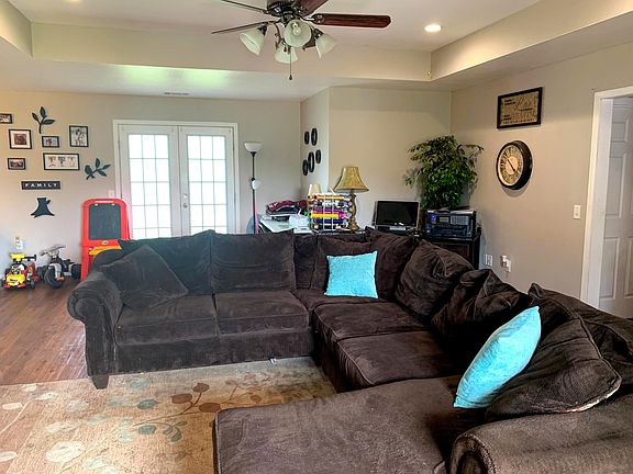4th image of 271 Crestpointe Dr
