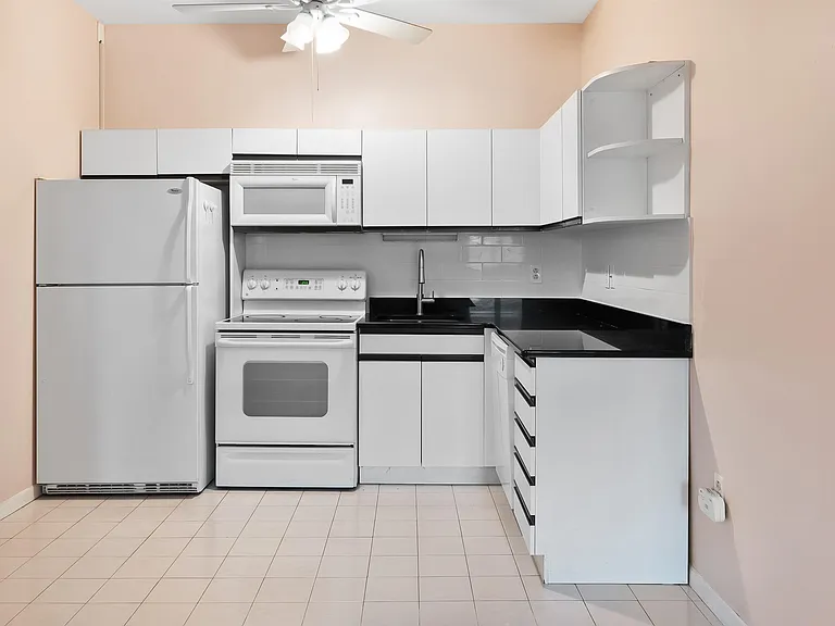 75 Liberty Ave #C32 — Photo 3