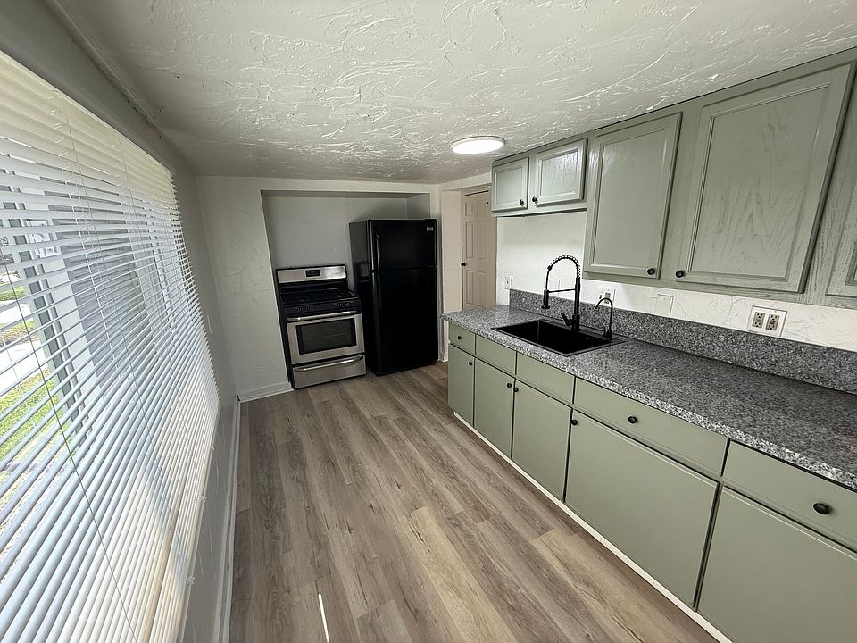 1st image of 511 Brown St