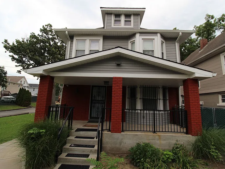 3215 Charlotte St — Photo 1