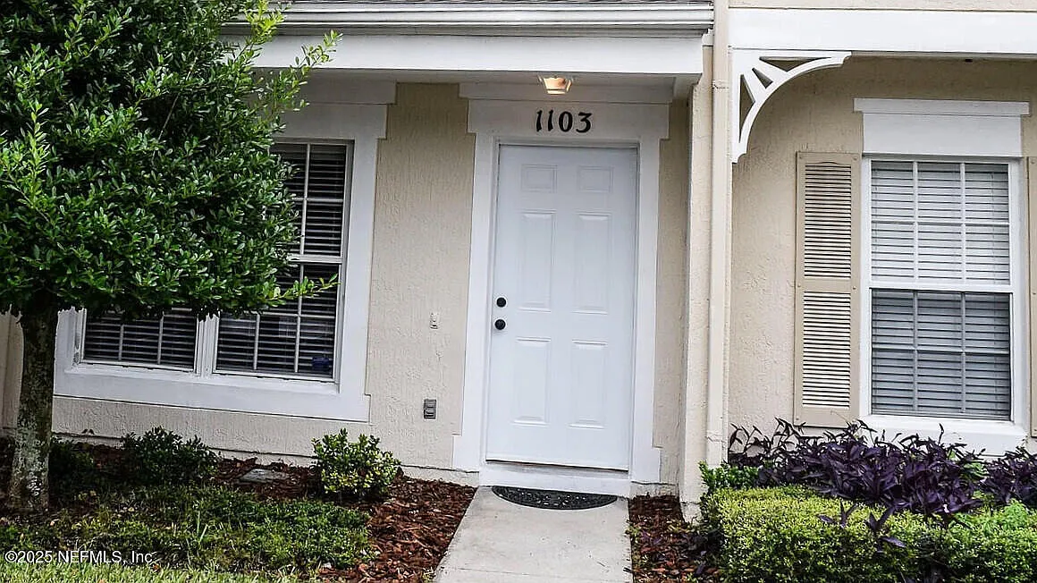 2 bed, 2.5 bath, 1100 sqft, $1,100 — Photo 1
