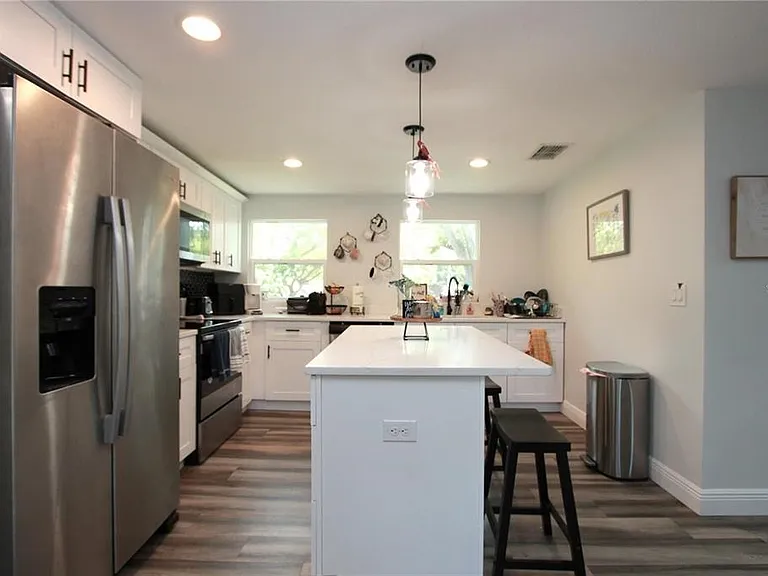 14 W King St — Photo 12