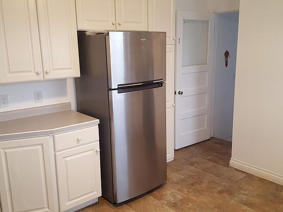 4th image of 868 Hilltop Dr