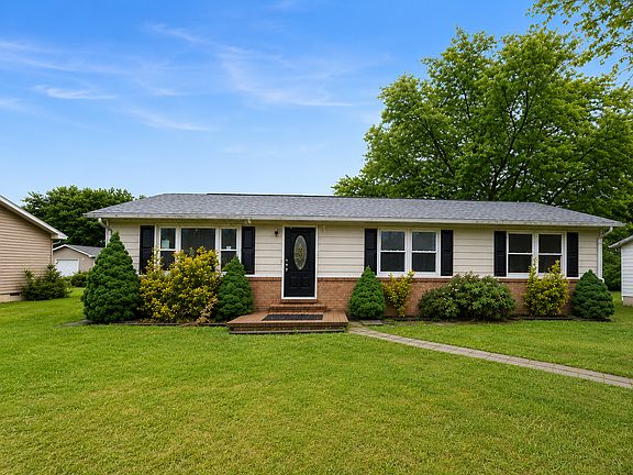 3rd image of 351 Primrose Dr