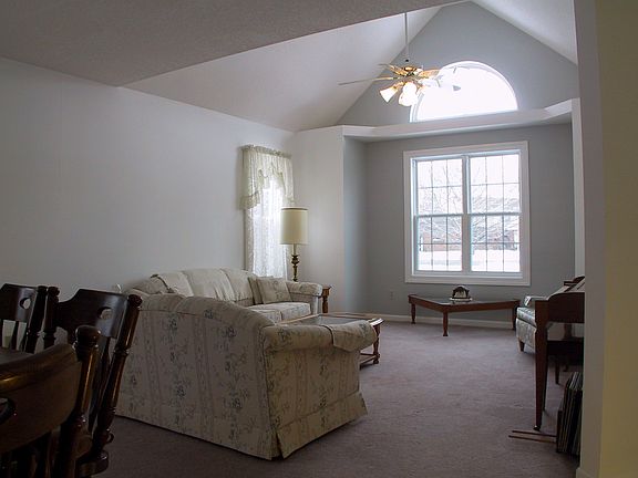5th image of 106 S Loveridge Ln
