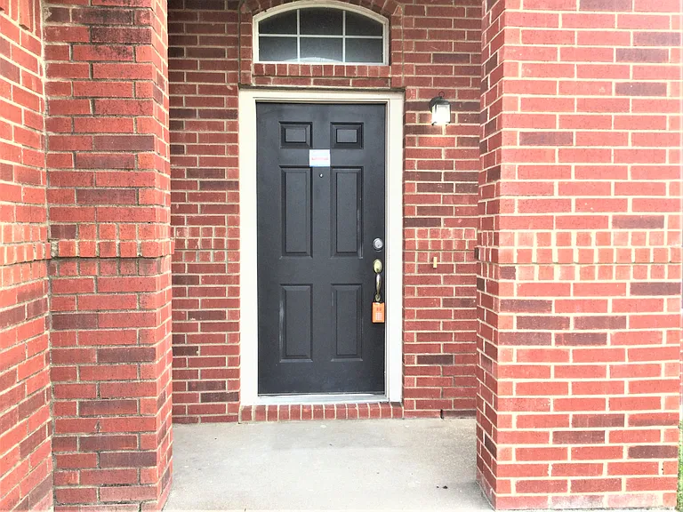 923 Plumeria Dr — Photo 2