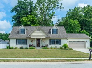 120 Woodbine Dr, Wapakoneta, OH 45895
