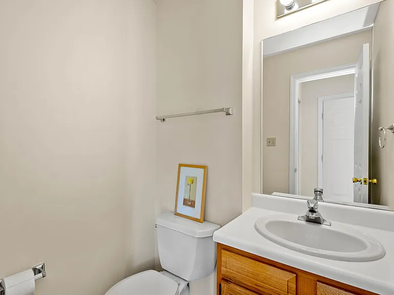 1036 Royal Dr — Photo 4