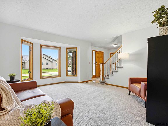 5th image of 406 S 159th Ave