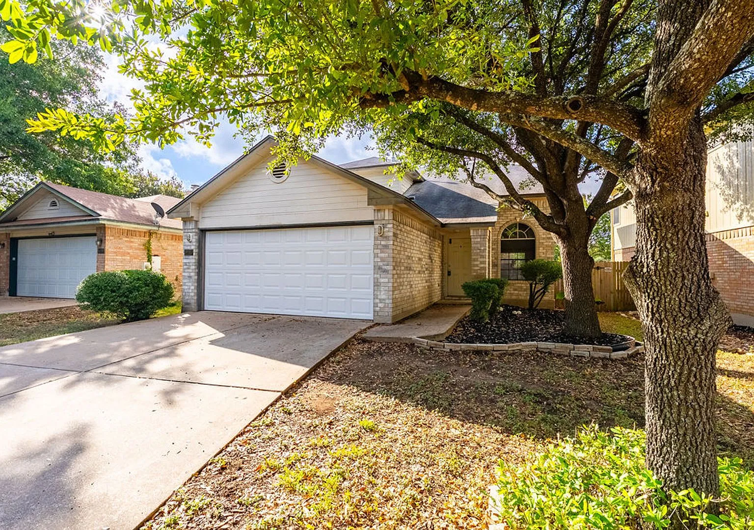Beautiful 3 bedroom, 2.5 bathroom home in Milwood — Photo 2