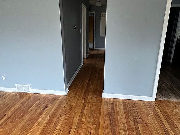 3rd image of 17163 Leslie Ave
