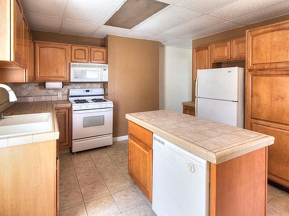 3rd image of 32 E Wilson Ave