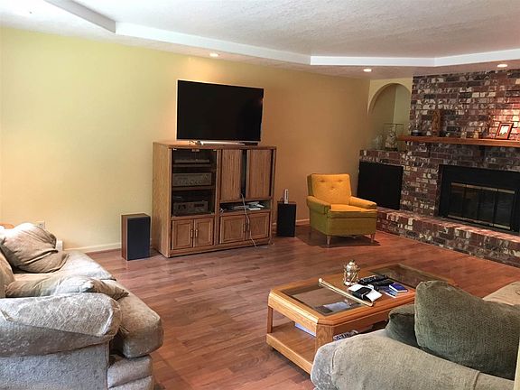 3rd image of 485 Terrace Dr