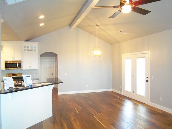 3rd image of 11624 Nw 121st St.