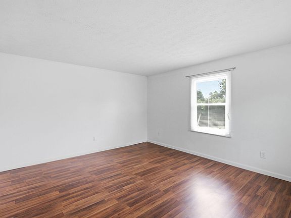 5th image of 203 Dennis St