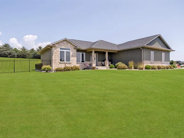 3090 Vine Valley Dr, Riverside, IA 52327